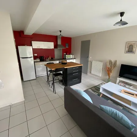 Apartment Appartement Avec Jardin Prive Et Suite Parentale Saint-Amant-Tallende